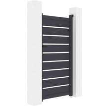 Záhradná bránka s vodorovnými lamelami medzi dvoma piliermi