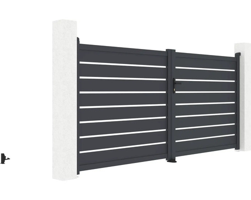 Hliníková posuvná brána s vodorovnými lamelami medzi dvoma stĺpikmi