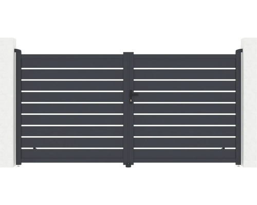 Dvojkrídlová brána s vodorovnými stĺpikmi medzi dvoma stĺpikmi