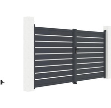 Dvojkrídlová hliníková brána s kľučkou a kľúčom medzi dvoma stĺpikmi