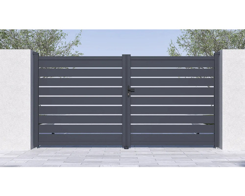 Dvojkrídlová brána z hliníka s vodorovnými lamelami