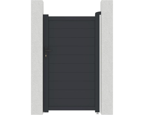 Hliníková záhradná bránka medzi dvoma stenami