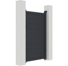 Hliníková záhradná bránka medzi dvoma stĺpikmi