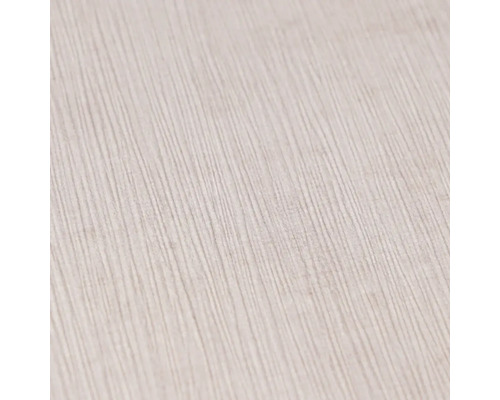 Detail štruktúrovaného povrchu s jemnou zvislou štruktúrou.