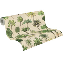 Vliesová tapeta v roli so zelenými ilustrovanými palmami na béžovom pozadí v tropickom dizajne.