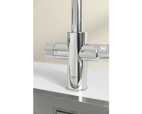 Logo Grohe na chrómovanej vodovodnej batérii