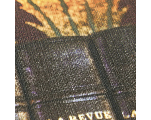 Detailný záber vliesovej tapety s rebrovanou povrchovou štruktúrou a grafickým vzorom.