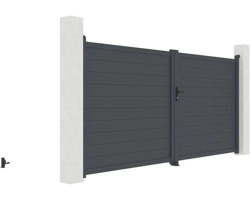 Hliníková záhradná bránka s vodorovnými lamelami medzi dvoma betónovými stĺpikmi