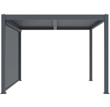 Voľne stojace hliníkové zastrešenie terasy s bočnou stenou.