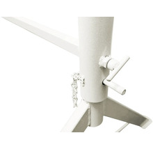 Detailný pohľad na kovovú dielenskú kozu s nastavovacím mechanizmom