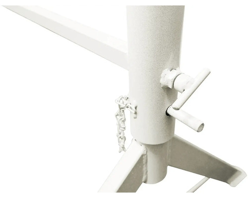 Detailný pohľad na kovovú dielenskú kozu s nastavovacím mechanizmom