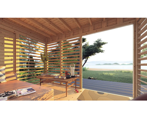 Svetlý drevený dom s terasou, nábytkom a výhľadom do prírody