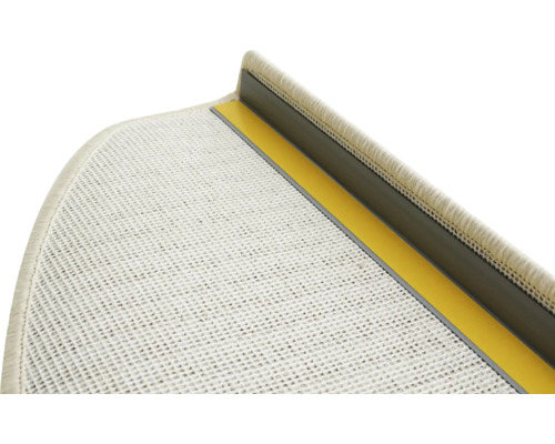 Detailný pohľad na schodiskovú rohož s lepiacou páskou a upevňovacím profilom