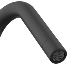 Detailný záber výtoku vodovodnej batérie