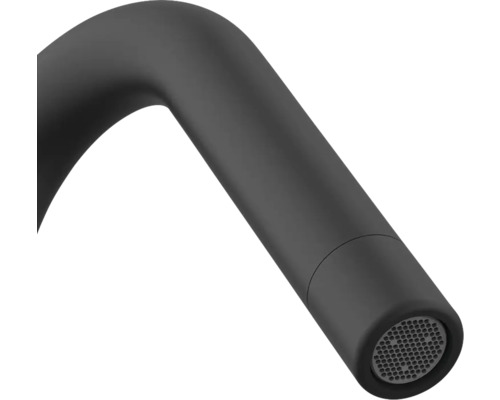 Detailný záber výtoku vodovodnej batérie