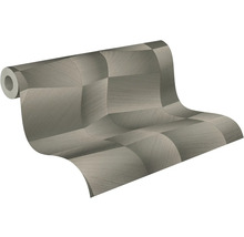 Rolka tapety s trojrozmerným geometrickým vzorom v sivej farbe, textúrovaný metalický vzhľad.