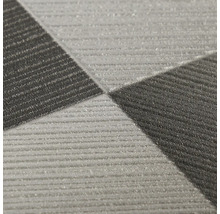 Detail štruktúrovanej tapety s geometrickým vzorom