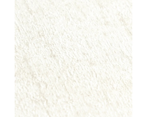 Detailný záber bielej tapety so štruktúrovaným povrchom a diagonálnym reliéfom.