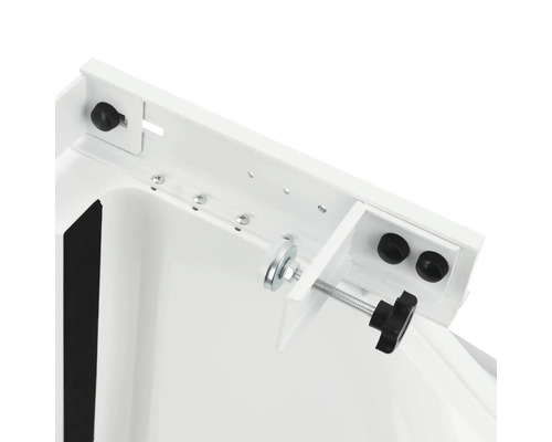 Detailný pohľad na držiak so skrutkami a nastavovacími gombíkmi