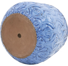 Modrý kvetináč s otvorom v dne