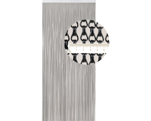 Dekoratívny reťazový záves s detailným pohľadom na články reťaze a centimetrovou stupnicou