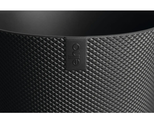 Detailný pohľad na kvetináč s kosoštvorcovým povrchom a logom Elho.