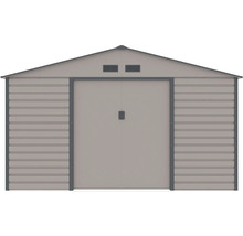 Sivý kovový záhradný domček so sedlovou strechou, dvojkrídlovými dverami a vetracími otvormi.