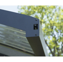 Detail terasového zastrešenia so skrutkami a vybraním