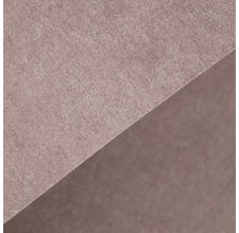 Vliesová tapeta s jemnou textúrou v mauve farbe, detail povrchu.