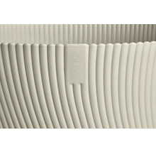 Detailný pohľad na vrúbkovaný kvetináč s Elho Logo.