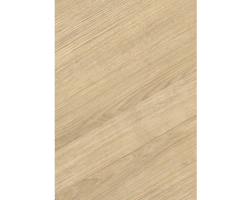 Laminátová alebo vinylová podlaha s prirodzenou štruktúrou dubového dreva.