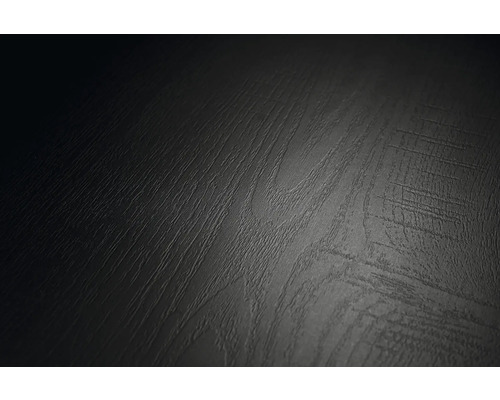 Detailný záber povrchu s tmavou štruktúrou dreva a citeľnou kresbou.