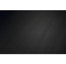 Detailný záber na čierny povrch s jemnou, lineárnou štruktúrou dreva.