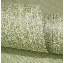 Tapeta s ľanovou štruktúrou v zelenej farbe, detailný záber povrchu materiálu na roli.