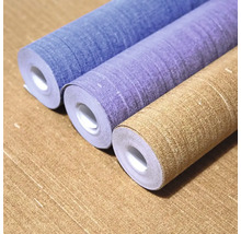 Tri rolky tapety s ľanovou štruktúrou v modrej, fialovej a béžovej farbe.