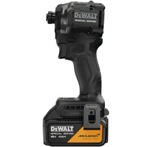 Akumulátorový rázový uťahovák DeWalt Special Edition v čiernej farbe s 18 Voltovou 4 Ampérhodinovou lítium iónovou batériou McLaren