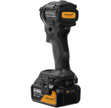 Akumulátorový rázový uťahovák DeWalt McLaren Special Edition, 18 Volt, 4 Ampérhodiny batéria, čierny s McLaren Logo a DeWalt Logo.