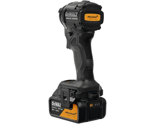 Akumulátorový rázový uťahovák DeWalt McLaren Special Edition, 18 Volt, 4 Ampérhodiny batéria, čierny s McLaren Logo a DeWalt Logo.