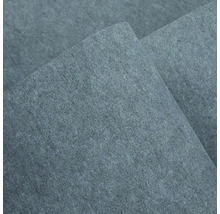 Detailný pohľad na štruktúrovaný povrch z vláknitého materiálu v antracitovej farbe.