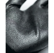 Detailný záber na štruktúrovaný povrch pracovnej rukavice pre lepší úchop.