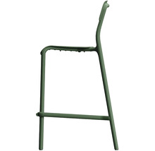 Zelený kovový rám barovej stoličky s integrovanou opierkou na nohy, bočný pohľad.