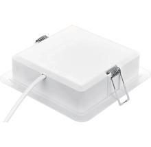 Štvorcové LED vstavané svietidlo v bielej farbe s montážnymi pružinami a pripájacím káblom.