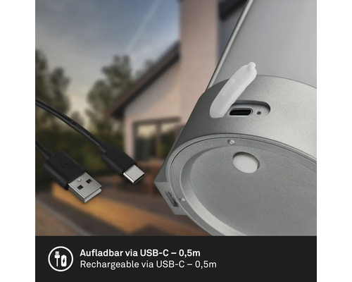 Detailný záber na produkt s USB-C portom a nabíjacím USB káblom s dĺžkou nula celá päť metra.