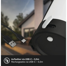 Nabíjateľné svietidlo s USB-C portom a priloženým káblom s dĺžkou 0,5 metra.