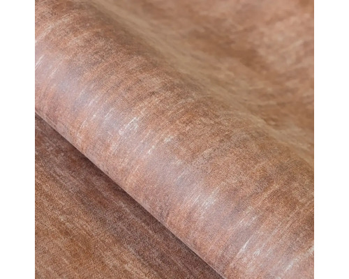 Vliesová tapeta so vzhľadom kože v hnedej farbe, štruktúrovaný povrch, detailný pohľad na rolu.