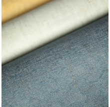 Detailný záber tapety s jemnou štruktúrou a povrchom pripomínajúcim textil.