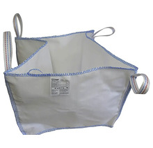 Biely Big Bag so štyrmi zdvíhacími okami a modrým prešívaním na prepravu ťažkých materiálov.