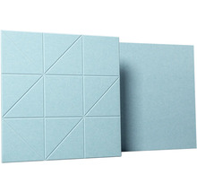 Akustický panel z plsti s geometrickým trojuholníkovým vzorom na montáž na stenu.