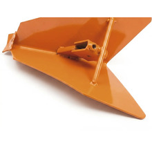 Kovový ohŕňací pluh na použitie s motorovou plečkou