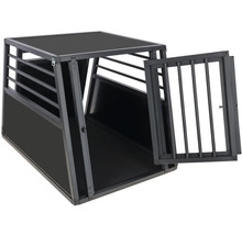 Čierny lichobežníkový prepravný box pre psov z kovu do auta s otvorenými mrežovými dvierkami.